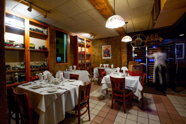 Dinning Room Sinatra's Restaurant